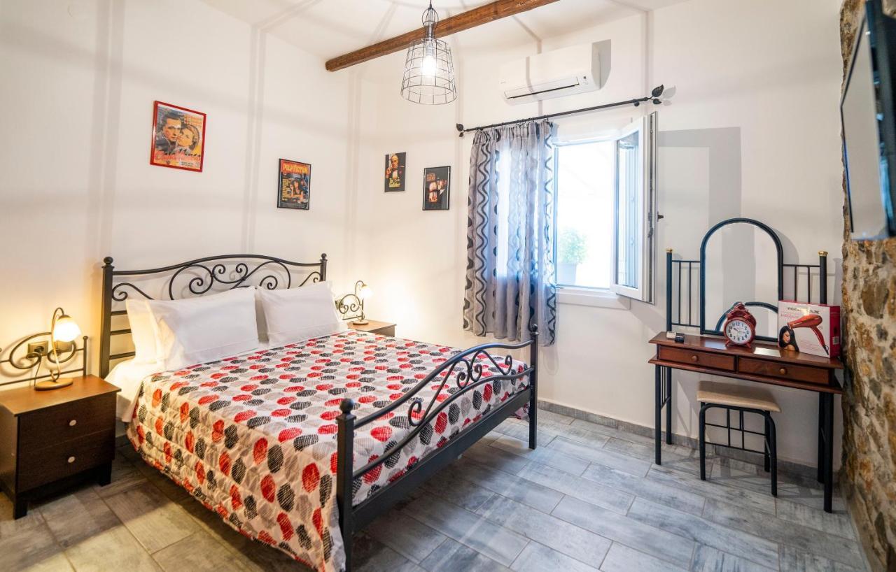 Flora'S Beach And Pool Villa In Syros Liaropá Extérieur photo