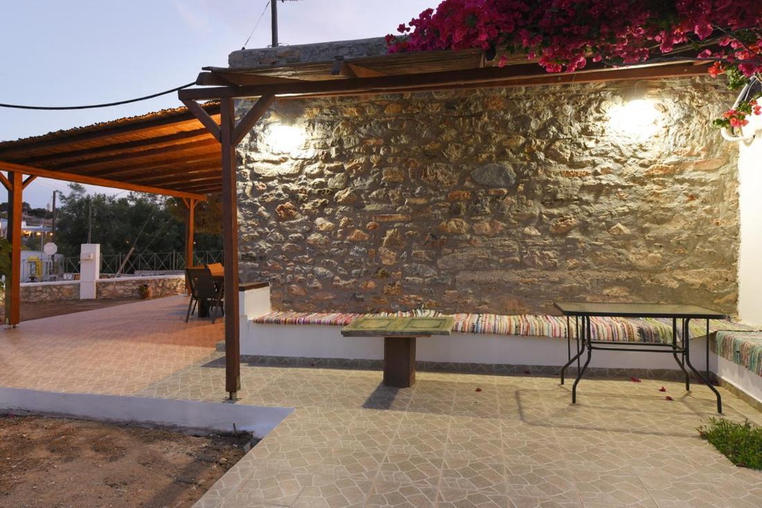 Flora'S Beach And Pool Villa In Syros Liaropá Extérieur photo