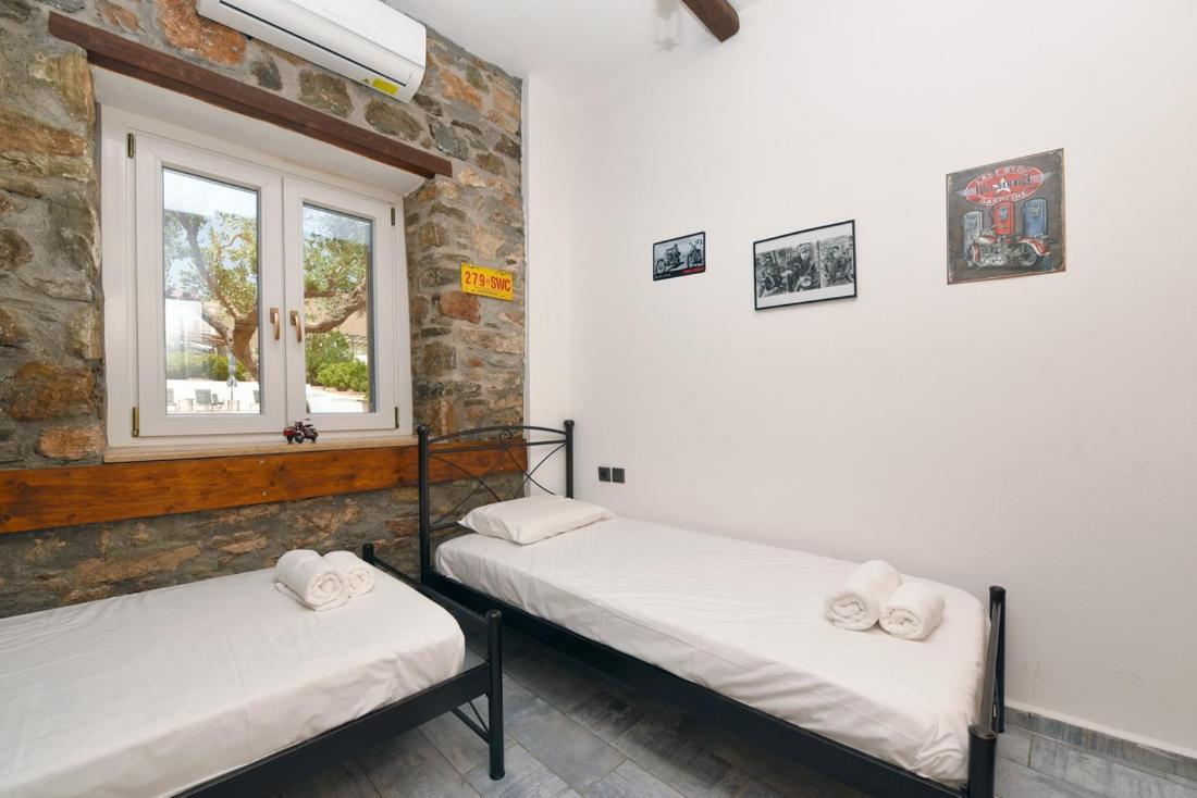 Flora'S Beach And Pool Villa In Syros Liaropá Extérieur photo