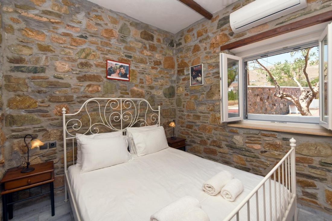Flora'S Beach And Pool Villa In Syros Liaropá Extérieur photo