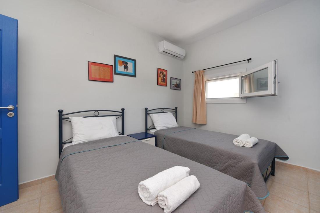 Flora'S Beach And Pool Villa In Syros Liaropá Extérieur photo