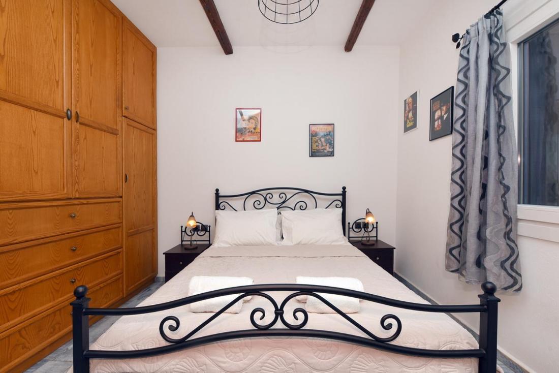 Flora'S Beach And Pool Villa In Syros Liaropá Extérieur photo