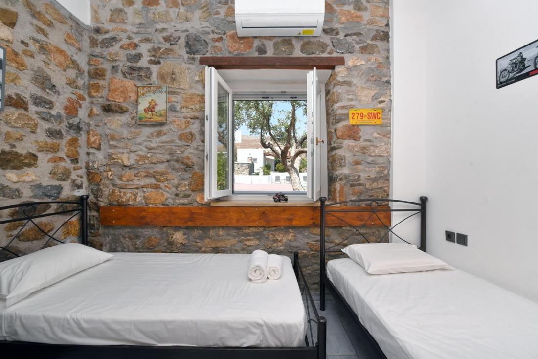 Flora'S Beach And Pool Villa In Syros Liaropá Extérieur photo