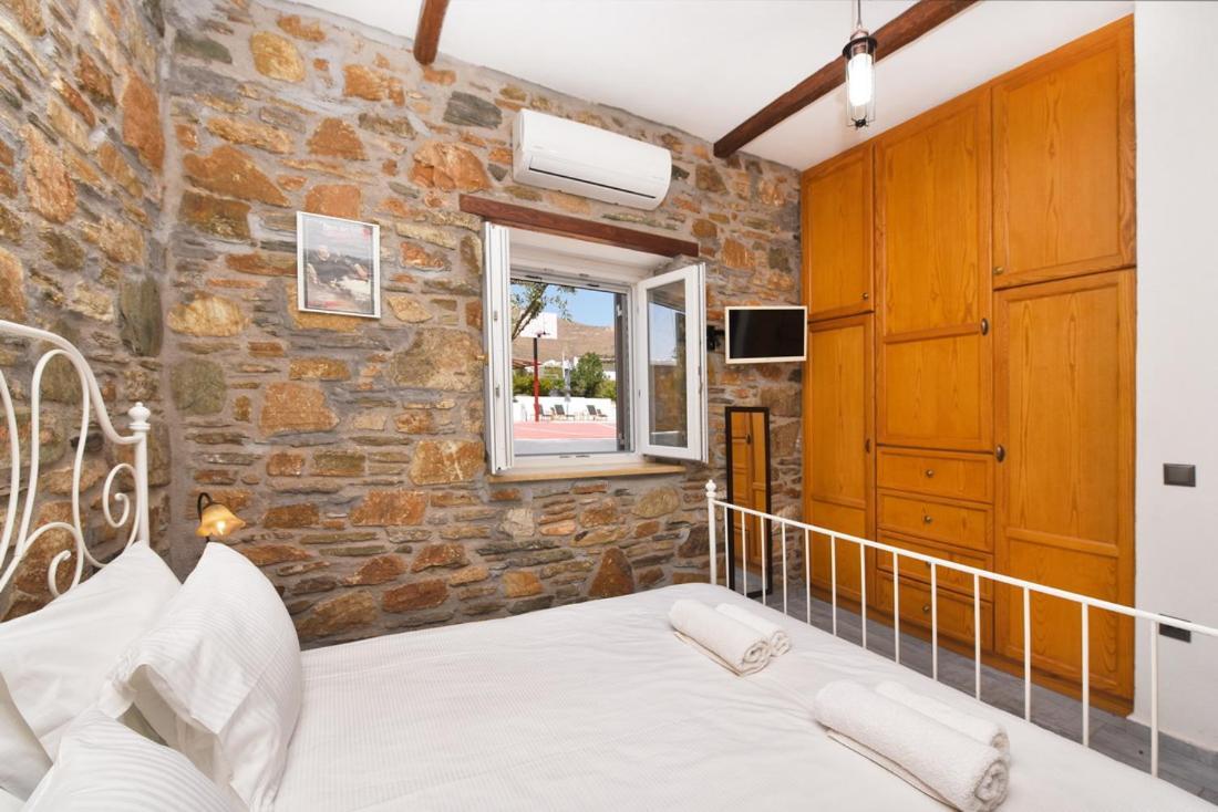 Flora'S Beach And Pool Villa In Syros Liaropá Extérieur photo