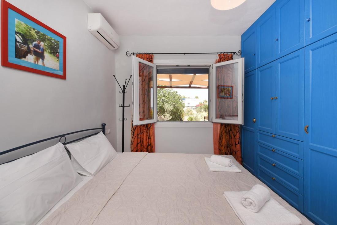 Flora'S Beach And Pool Villa In Syros Liaropá Extérieur photo