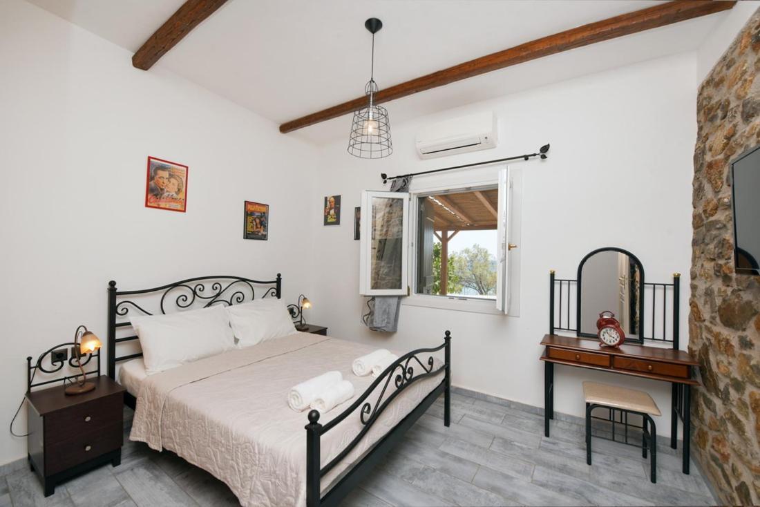 Flora'S Beach And Pool Villa In Syros Liaropá Extérieur photo