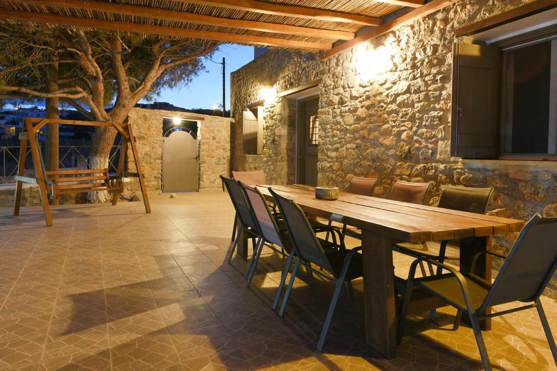 Flora'S Beach And Pool Villa In Syros Liaropá Extérieur photo