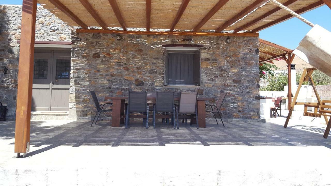 Flora'S Beach And Pool Villa In Syros Liaropá Extérieur photo